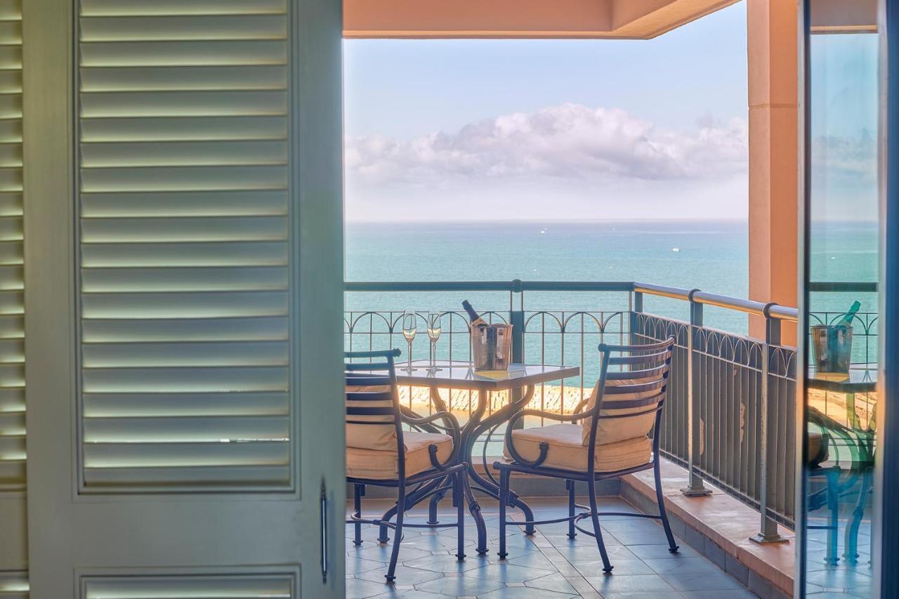 Four Seasons Hotel Alexandria At San Stefano Zewnętrze zdjęcie A balcony at the Hilton