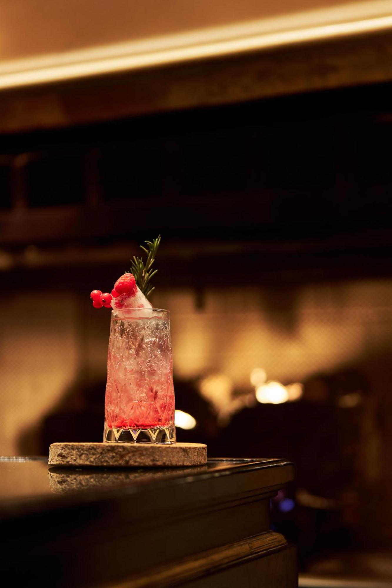 Four Seasons Hotel Alexandria At San Stefano Zewnętrze zdjęcie A Clover Club cocktail