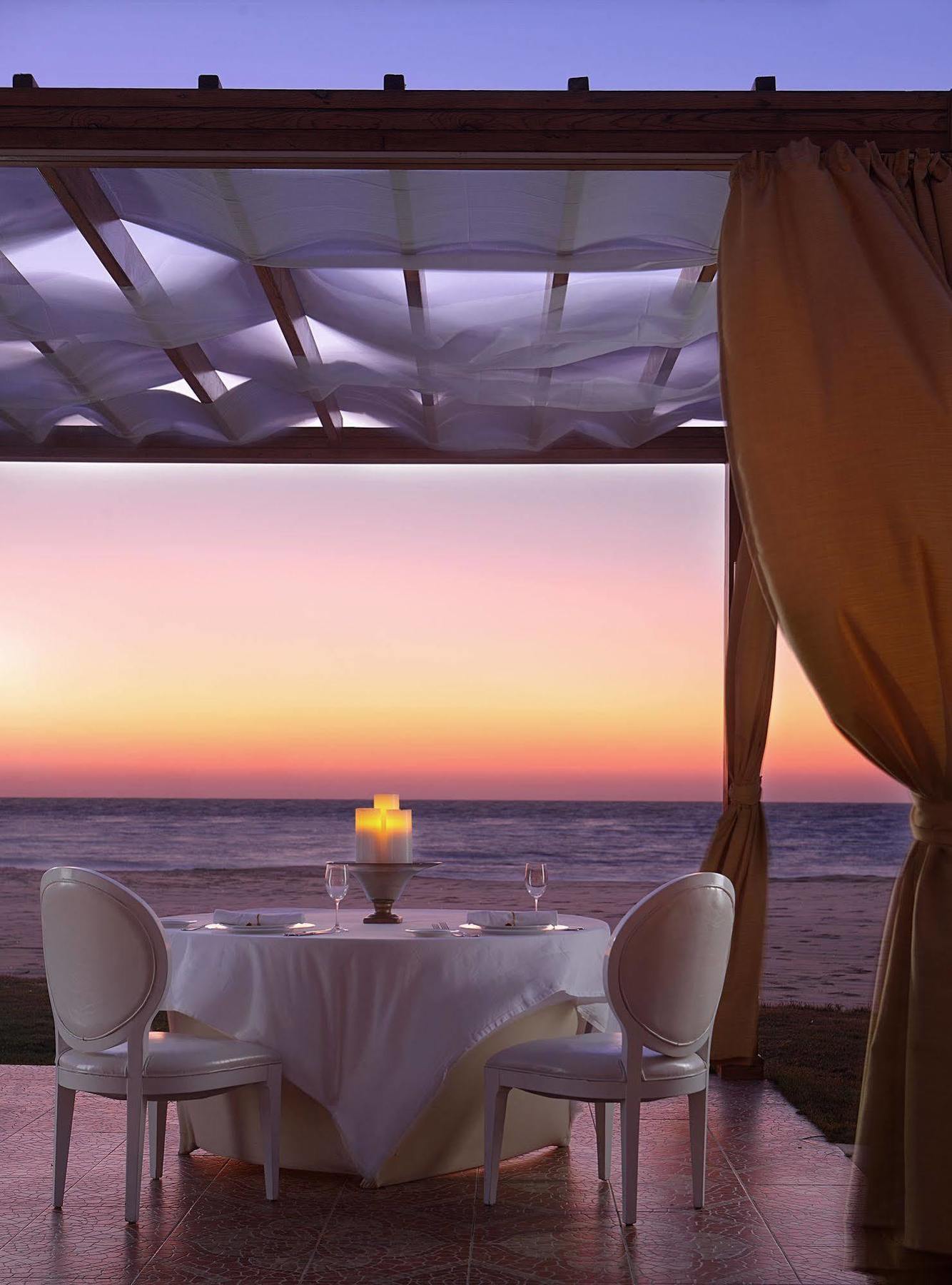 Four Seasons Hotel Alexandria At San Stefano Zewnętrze zdjęcie Sunset at the beach